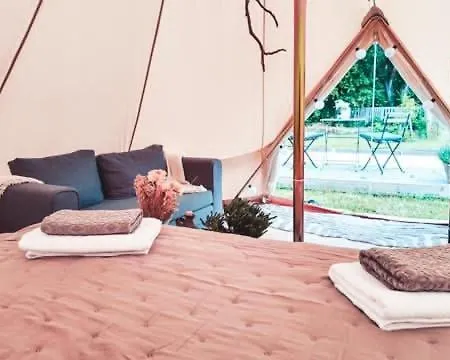 Lüks kamp alanı Bushcraft Glamping Mon With Stunning Sunrise View Askeby